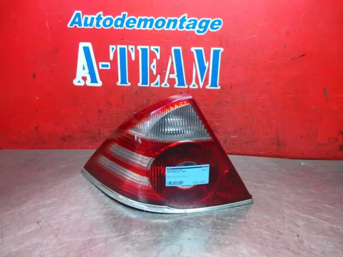 Achterlicht links Ford Mondeo 00-