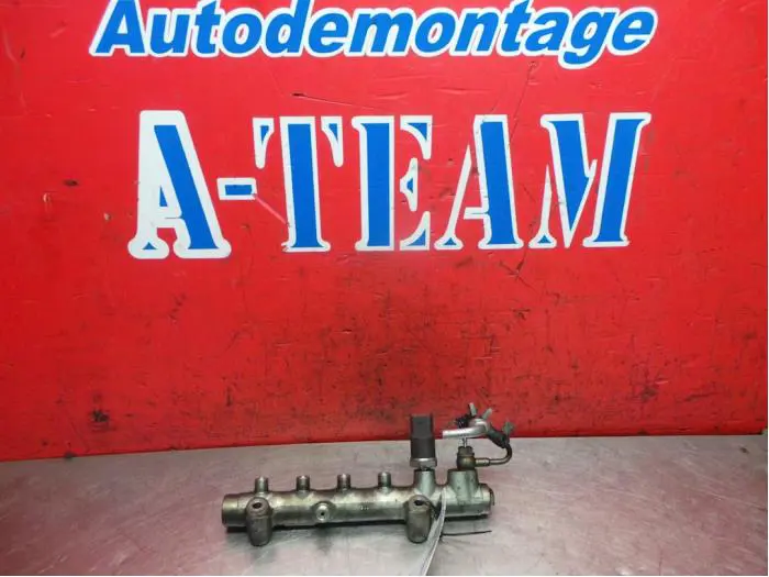 Fuel injector nozzle Opel Astra