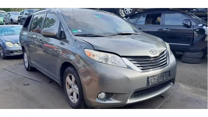 Wiper motor + mechanism Toyota Sienna