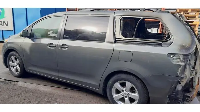 Sliding door, left Toyota Sienna