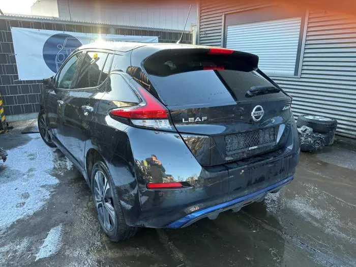 Parcel shelf Nissan Leaf