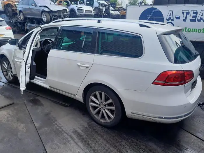 Rear door window 4-door, left Volkswagen Passat