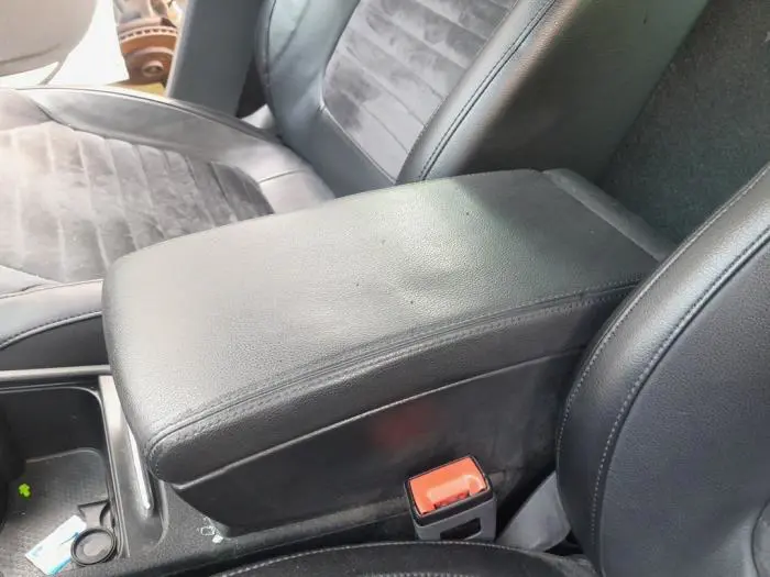 Armrest Volkswagen Passat