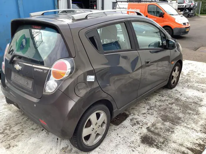 Ruitenwissermotor achter Chevrolet Spark