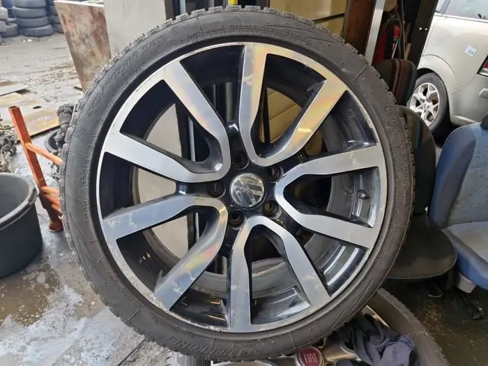 Wheel + winter tyre Volkswagen Golf