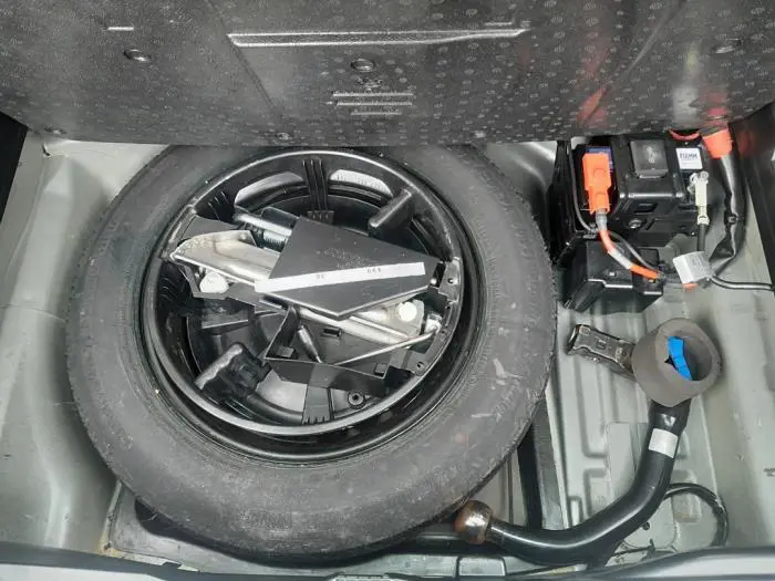 Jackkit + spare wheel Mercedes C-Klasse