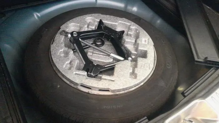 Jackkit + spare wheel Hyundai I40