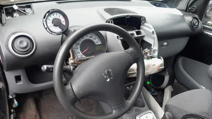 Instrument panel Peugeot 107