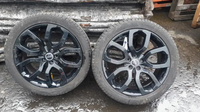 Wheel + tyre Landrover Range Rover