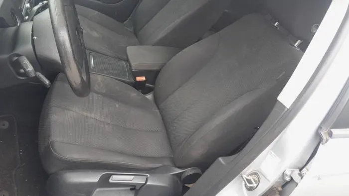 Seat, left Volkswagen Passat