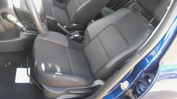 Seat, left Peugeot 207