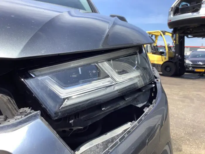 Headlight, left Audi Q5