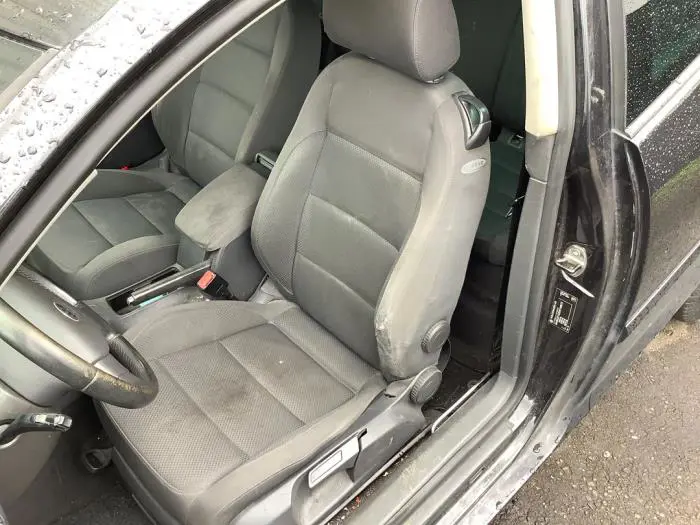 Seat, left Volkswagen Golf