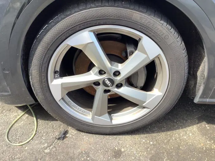 Wheel + tyre Audi Q5