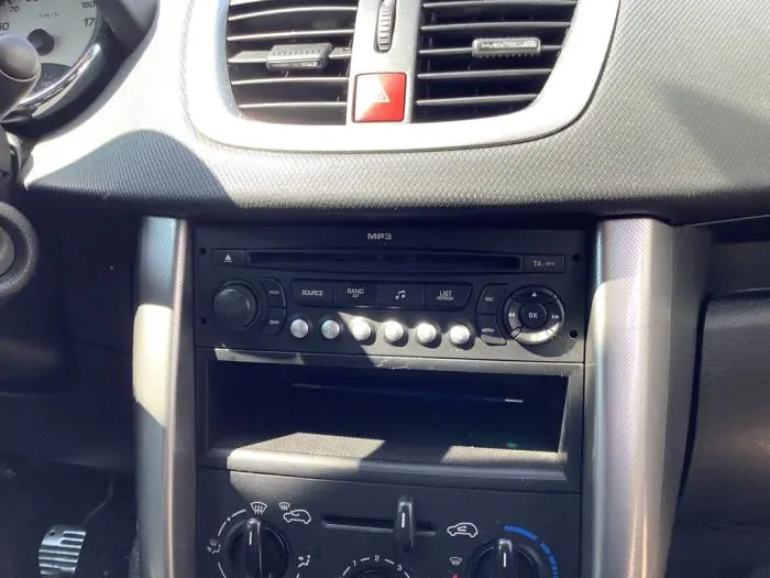 Radio CD player Peugeot 207