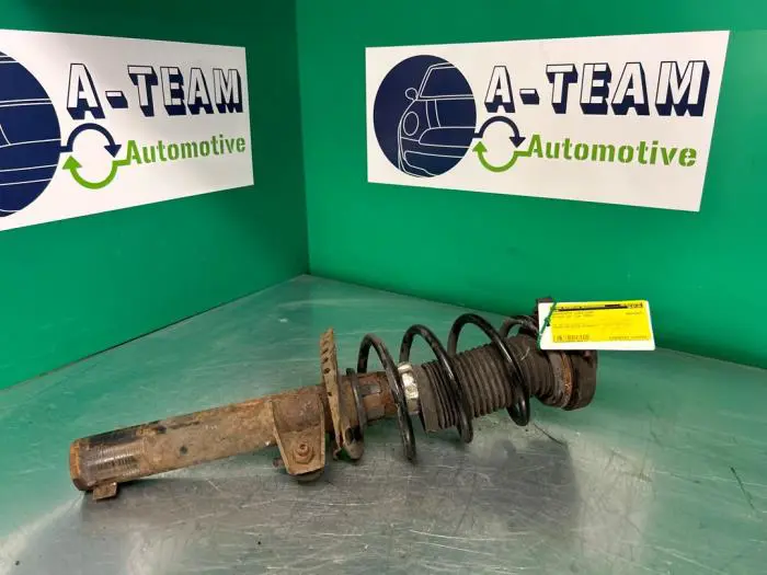 Fronts shock absorber, left Volkswagen Golf 04-