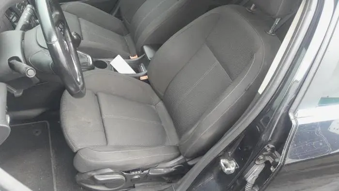 Seat, left Opel Astra