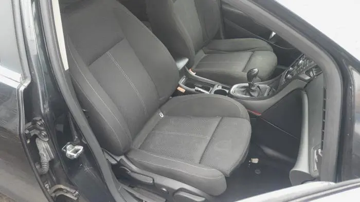 Seat, right Opel Astra