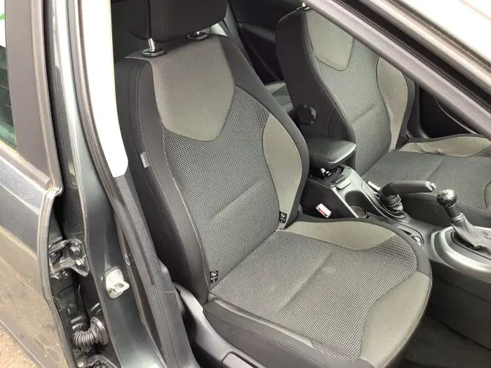 Seat, right Peugeot 308