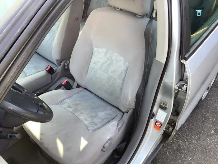 Seat, left Nissan Almera Tino