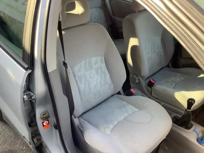 Seat, right Nissan Almera Tino