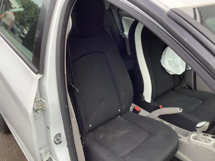 Seat, right Renault ZOE