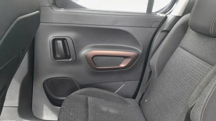 Rear door trim 4-door, right Peugeot Rifter