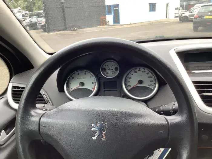 Instrument panel Peugeot 207