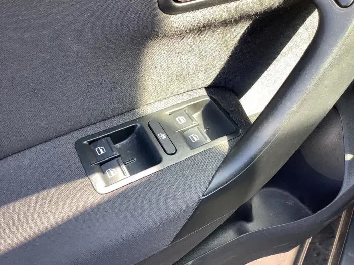 Electric window switch Volkswagen Polo