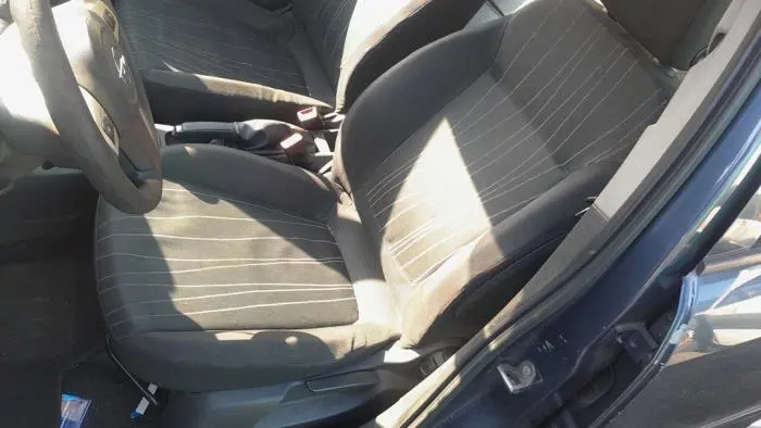 Seat, left Opel Corsa