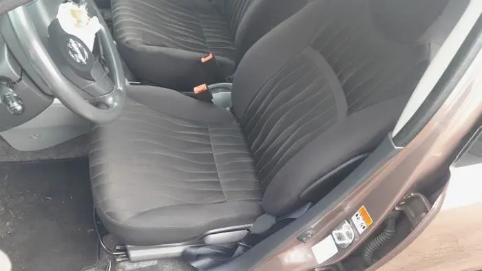 Seat, left Nissan Pixo