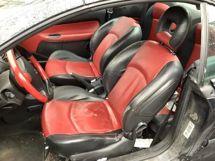 Seat, left Peugeot 206