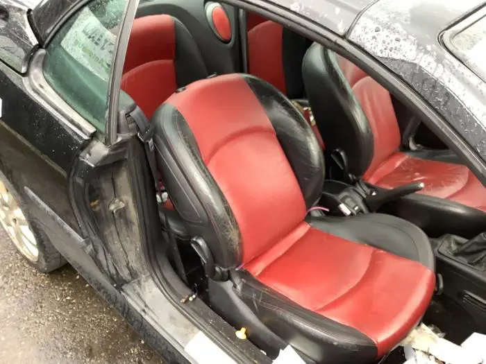 Seat, right Peugeot 206