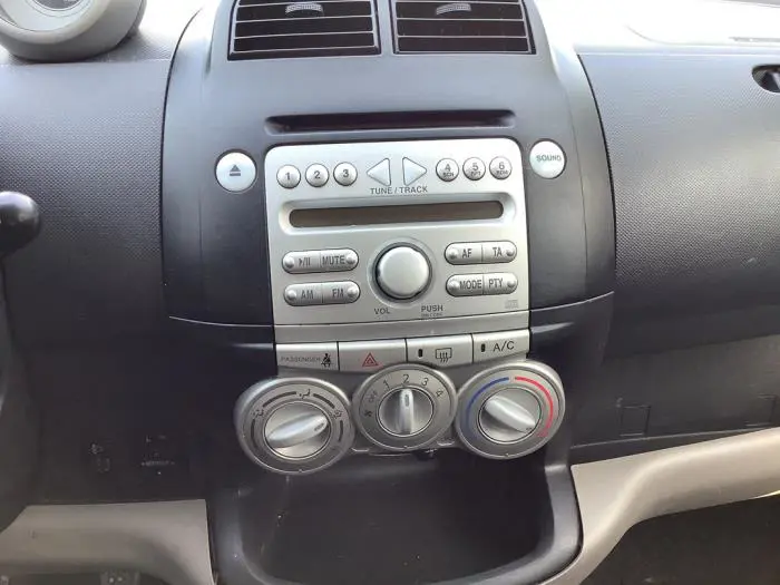 Radio CD player Daihatsu Sirion