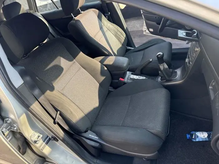 Seat, right Toyota Avensis