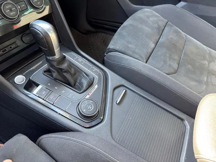 Automatic gear selector Volkswagen Tiguan