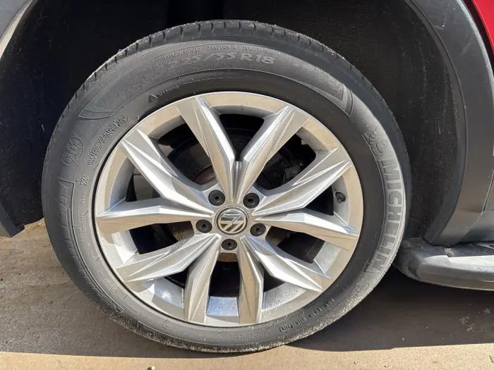 Wheel + tyre Volkswagen Tiguan