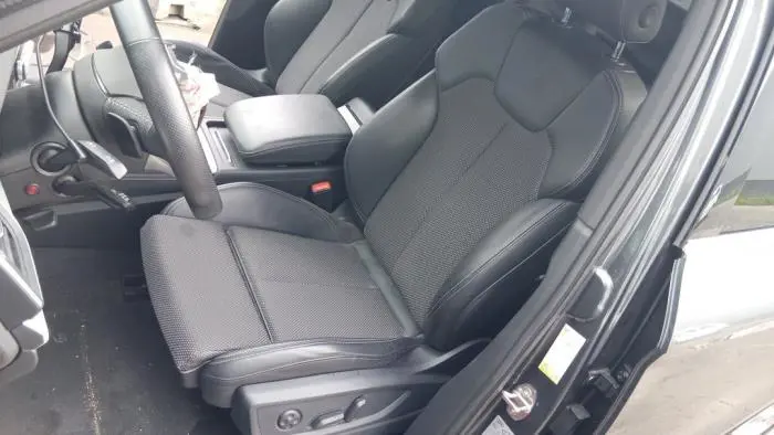 Seat, left Audi Q5