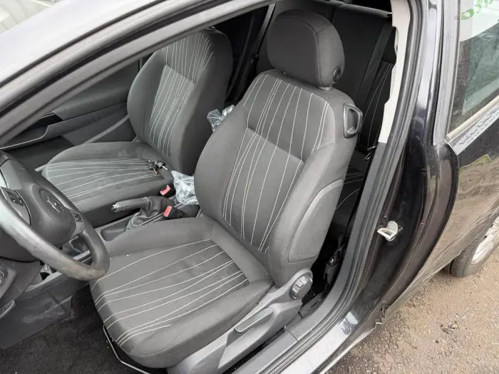 Seat, left Opel Corsa