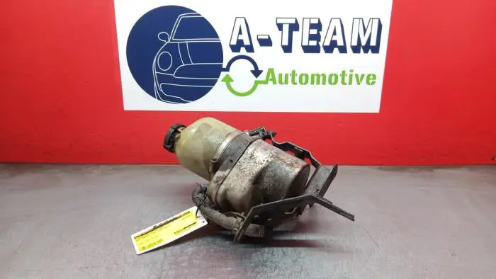 Power steering pump Opel Zafira B