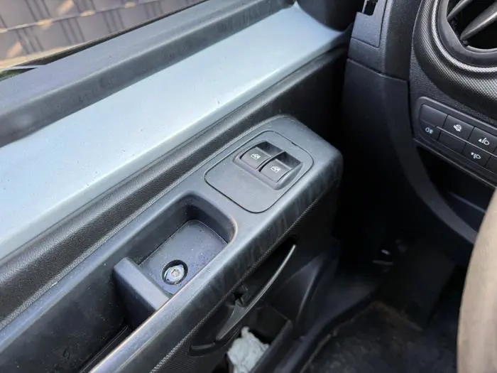 Electric window switch Peugeot Bipper