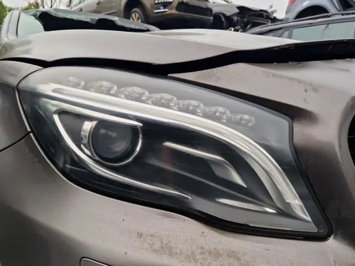 Headlight, right Mercedes GLA