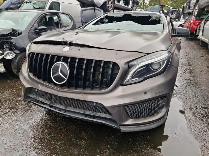 Knuckle, front left Mercedes GLA