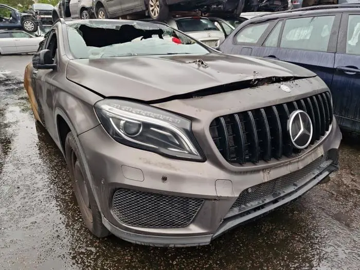 Knuckle, front right Mercedes GLA