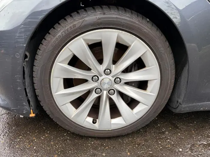 Set of wheels + tyres Tesla Model S