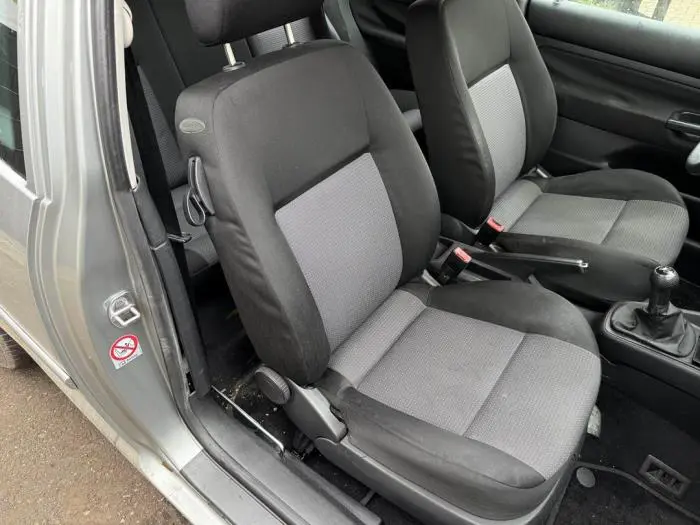 Seat, right Volkswagen Golf