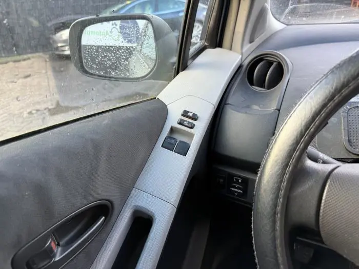 Electric window switch Toyota Yaris